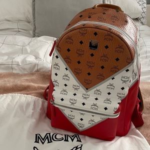 MCM Stark Bkpk M Move Visetos Med Cognac/Viva Red